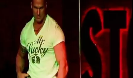 Tip je odlučio jebati outdoor porno hd svoju djevojku u čarapama
