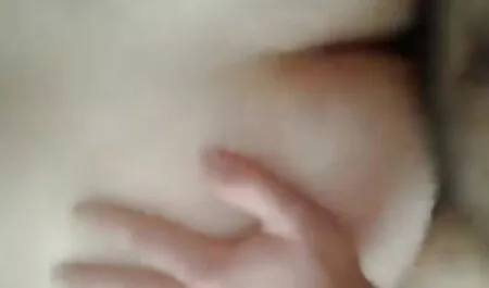 Horny Gina Lee liže prijateljev jezik van futai cu italience
