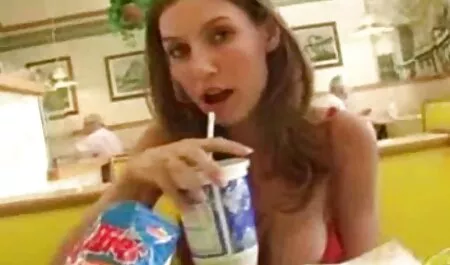 Seksi plavuša s velikim magarcem zadirkuje jebance svojom pičkom siri porno hd